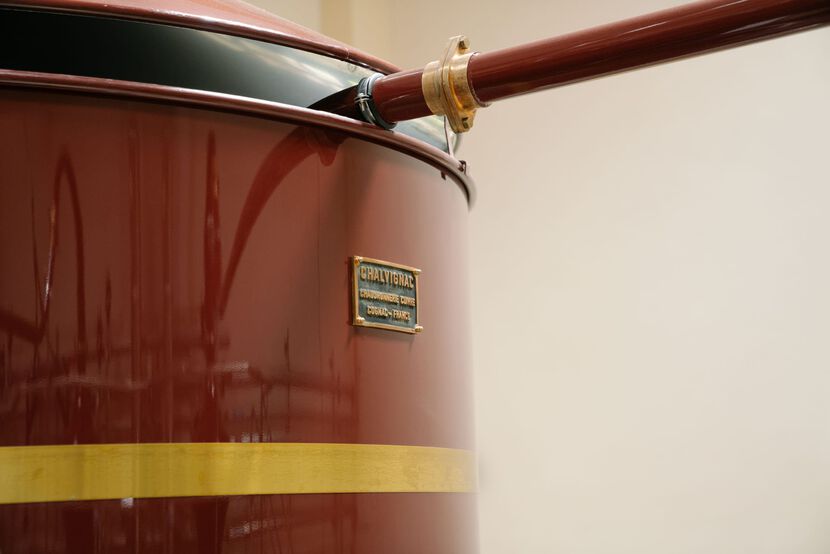 An image of a brown distilation tank with connecting pipe